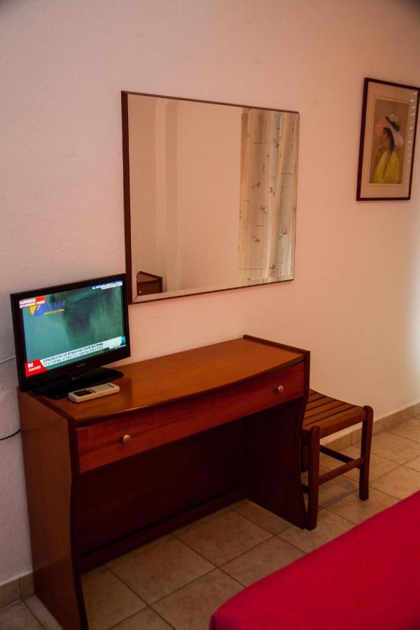 Hotel Adonis Kriopigi Esterno foto