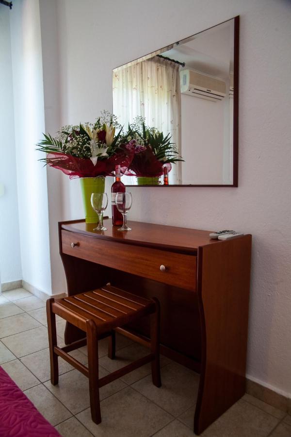 Hotel Adonis Kriopigi Esterno foto